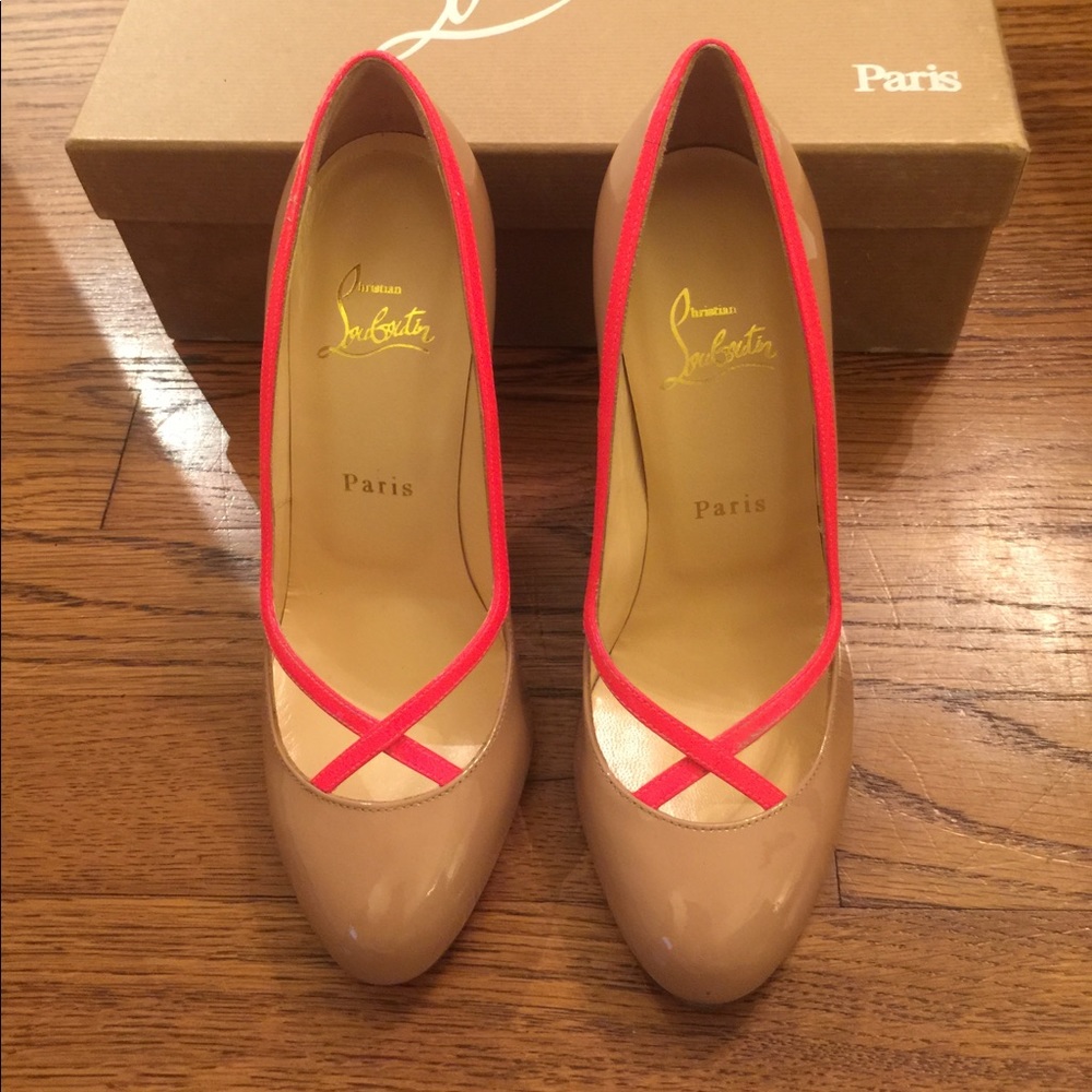 NIB - Cross Ronda Pump - Louboutin - Size 37